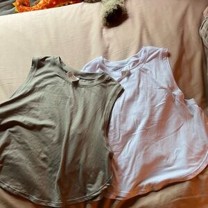 Pair of two cutaway crop tops small